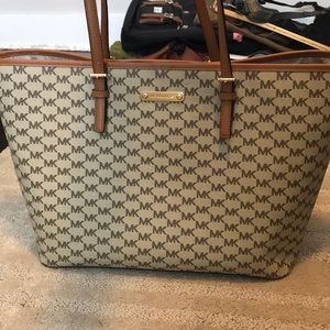 AUTHENTIC Michael Kors Jet Set Large Carryall Tote